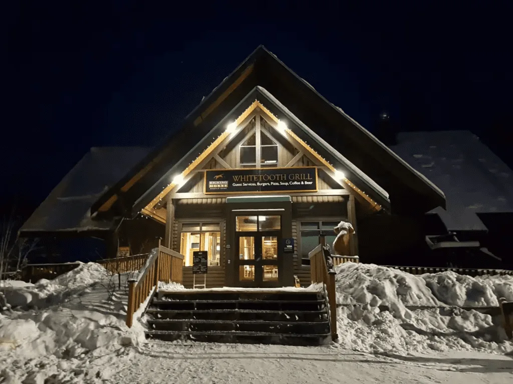 加拿大洛基山滑雪 - 踢马山滑雪场的清晨