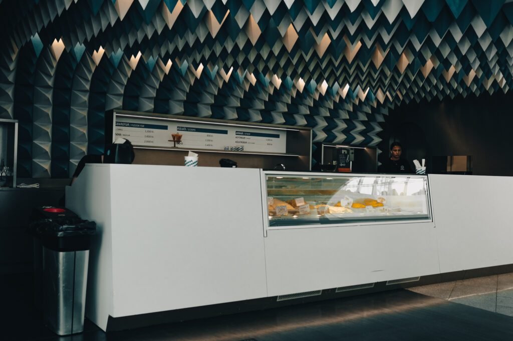 Perlan 珍珠楼的礼品店和冰淇淋