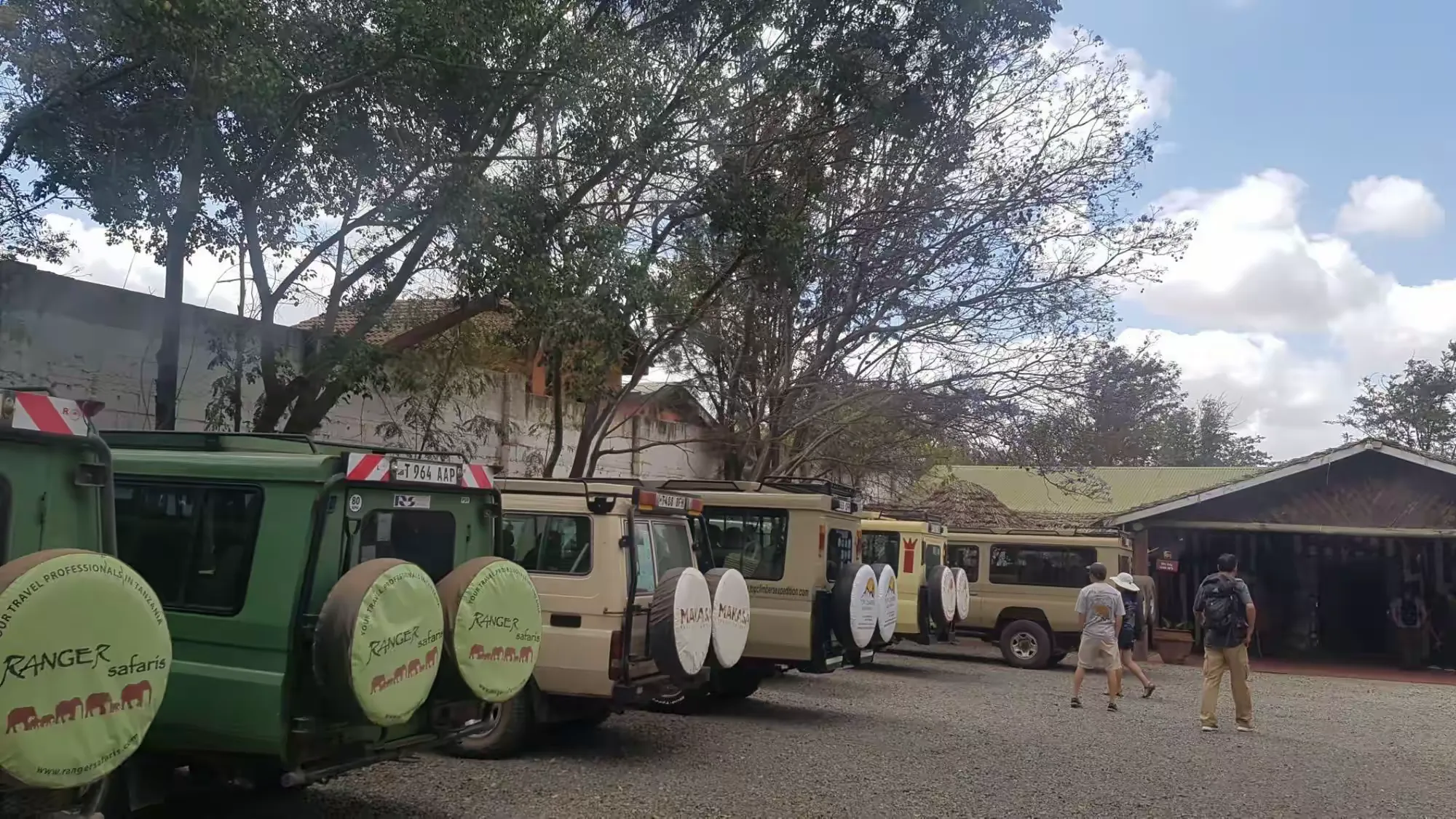 简篇-2 Day Safari Tanzania 坦桑尼亚 Safari 途中的休息站和礼品店