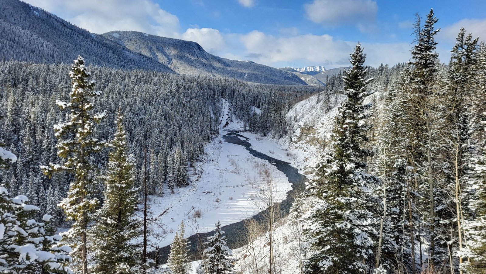 Elbow River - on Elbow Valley Trail 徒步