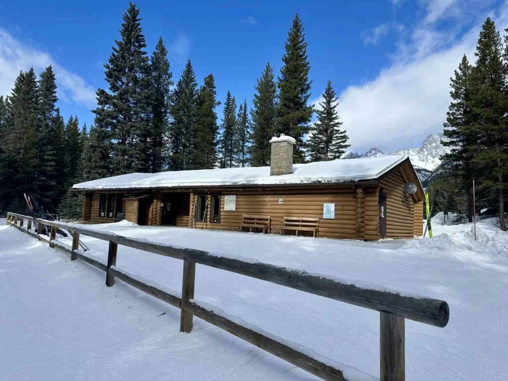 Peter Lougheed 省立公园越野滑雪WARMING HUT