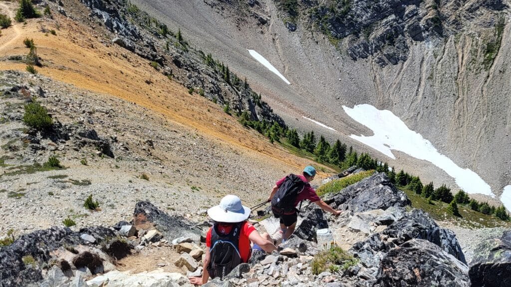 Three Brothers Mountains 徒步道下山