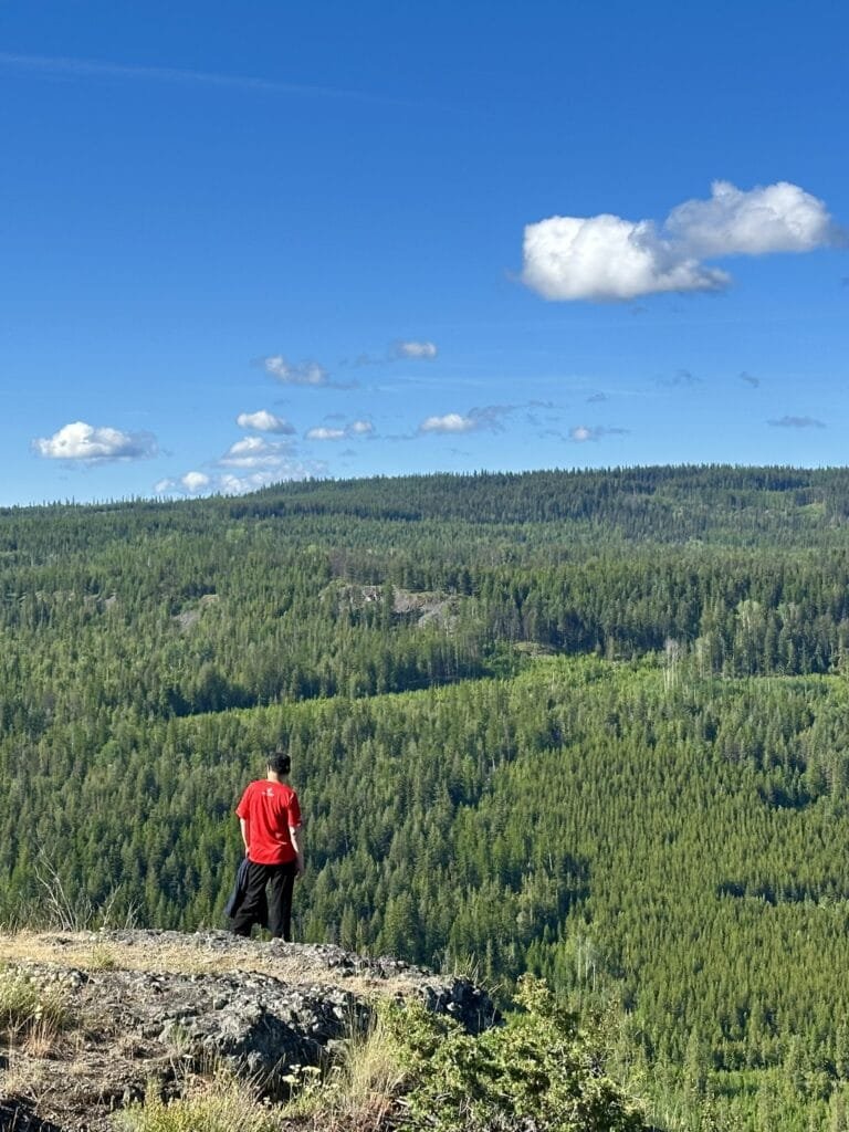 Bluenose Mountain 徒步的第一个观景点