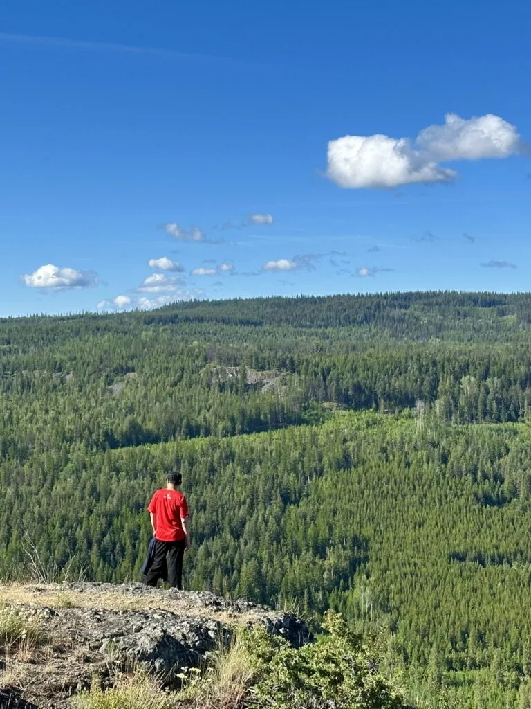 Bluenose Mountain 徒步的第一个观景点