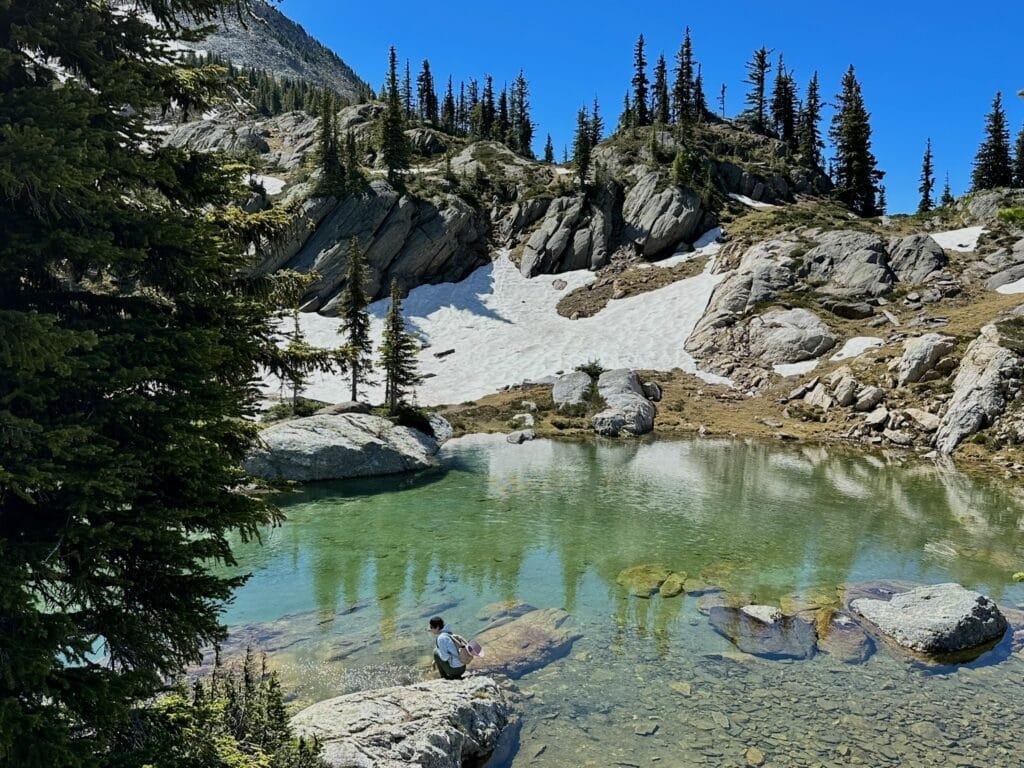 Twin Lakes 徒步 第一个湖