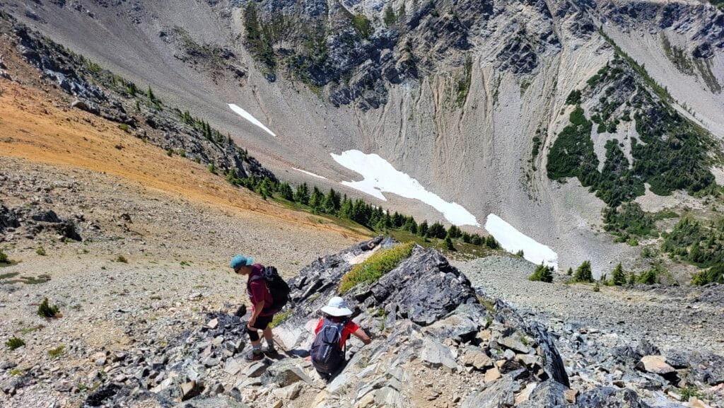 Three Brothers Mountains 徒步道下山