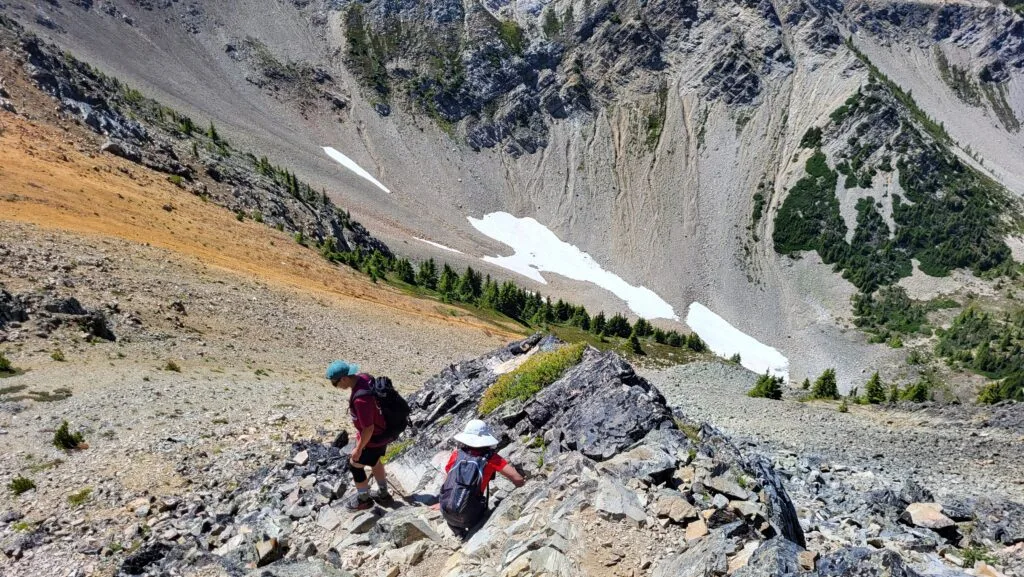 Three Brothers Mountains 徒步道下山