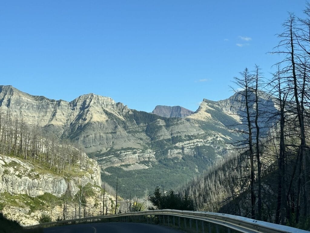 沃特顿国家公园怎么玩 -  去Cameron Lake 的路上