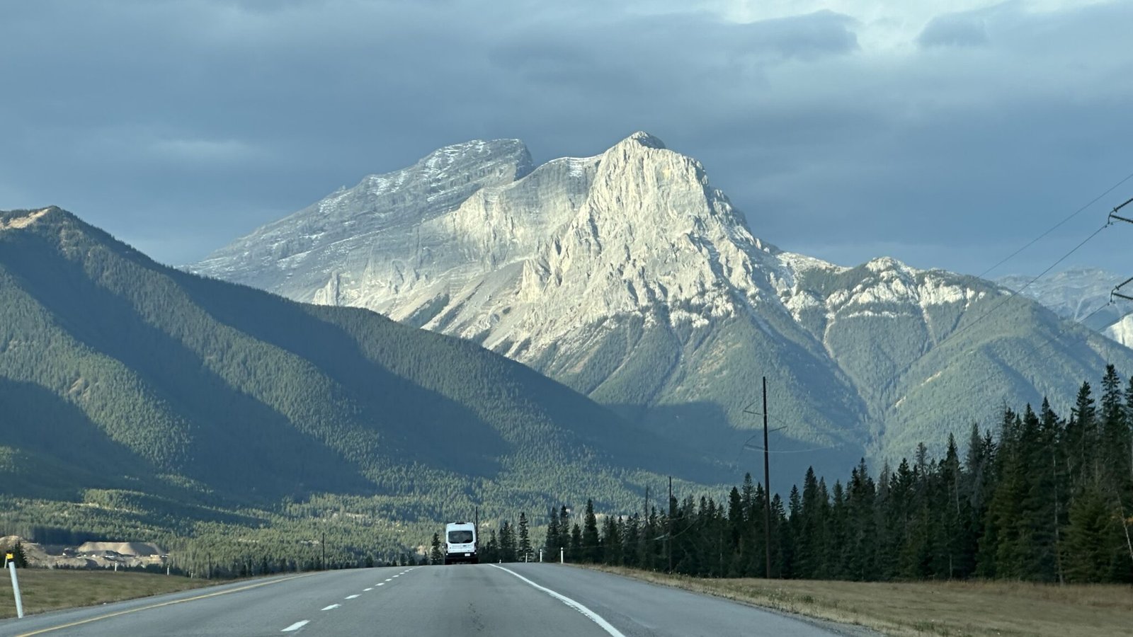TransCanada Highway:开往Canmore路上的风景